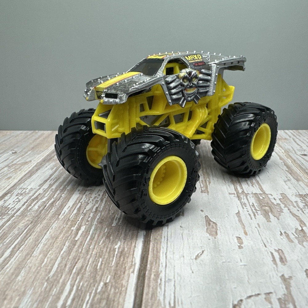 Monster Jam Diecast Monster Truck - Max D - 1:64 Scale